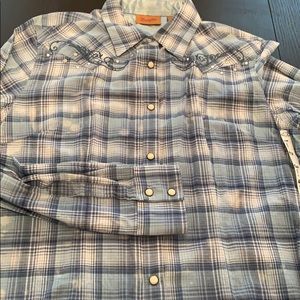 Wrangler women’s Pearl snap long sleeve shirt